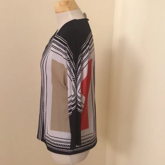 New! Chicos SZ 0 Cayenne 3/4 sleeve keyhole top. - Picture 2 of 9